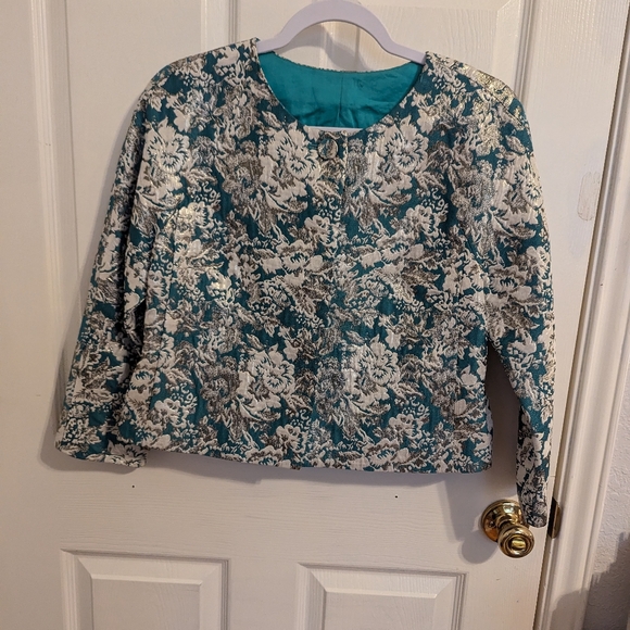 ✨3/$15✨ Women's One Button Top - Picture 2 of 7